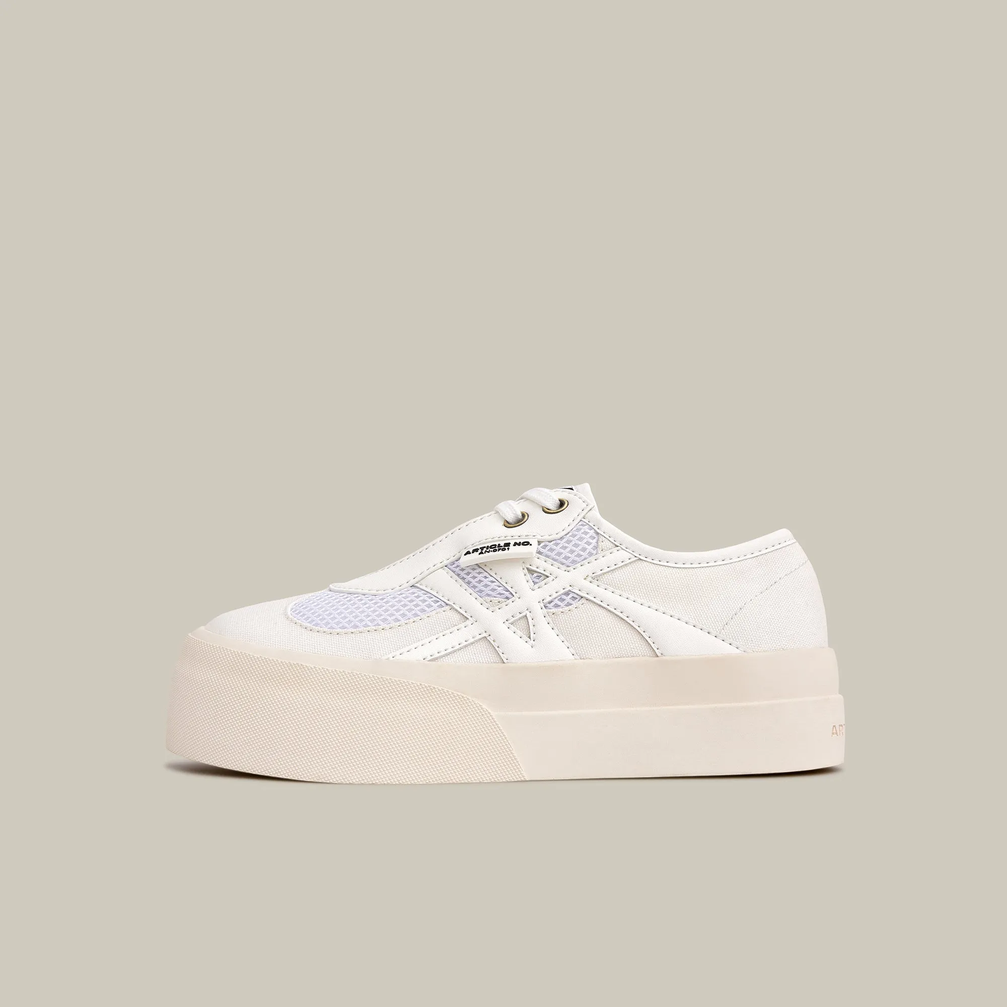 Balanced weight ARTICLE NO. DOWNTOWN LOGO LOW-TOP SNEAKERS-WHITE