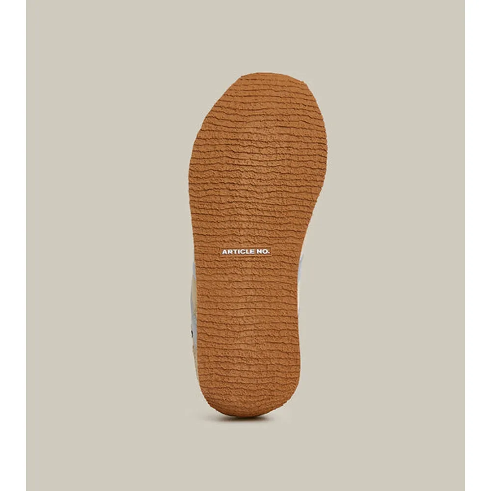 ARTICLE NO. DUNE LOW-TOP BEIGE AND SILVER LOGO RUNNER-BEIGE Guard Step outfit pairing