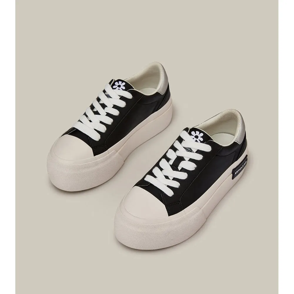 ARTICLE NO. O.G. CLASSIC PLATFORM BLACK SNEAKERS IN SILVER TAIL-BLACK / SILVER Commuter Friendly Breathable Sole
