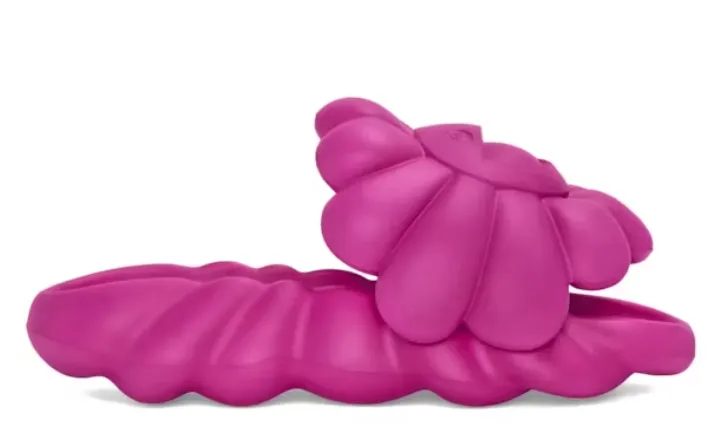 Secure look Takashi Murakami Ohana Full-Bloom Slide Raspberry Rose
