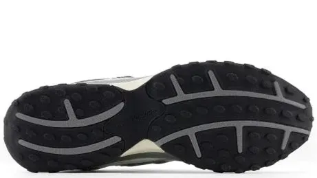 New Balance 204L Silver Metallic Black Neutral Top