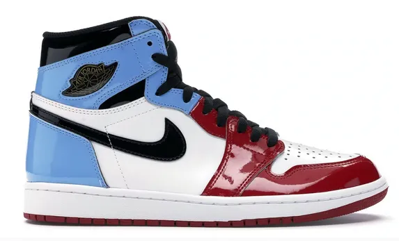 Lightweight Gear Jordan 1 Retro High Fearless UNC Chicago