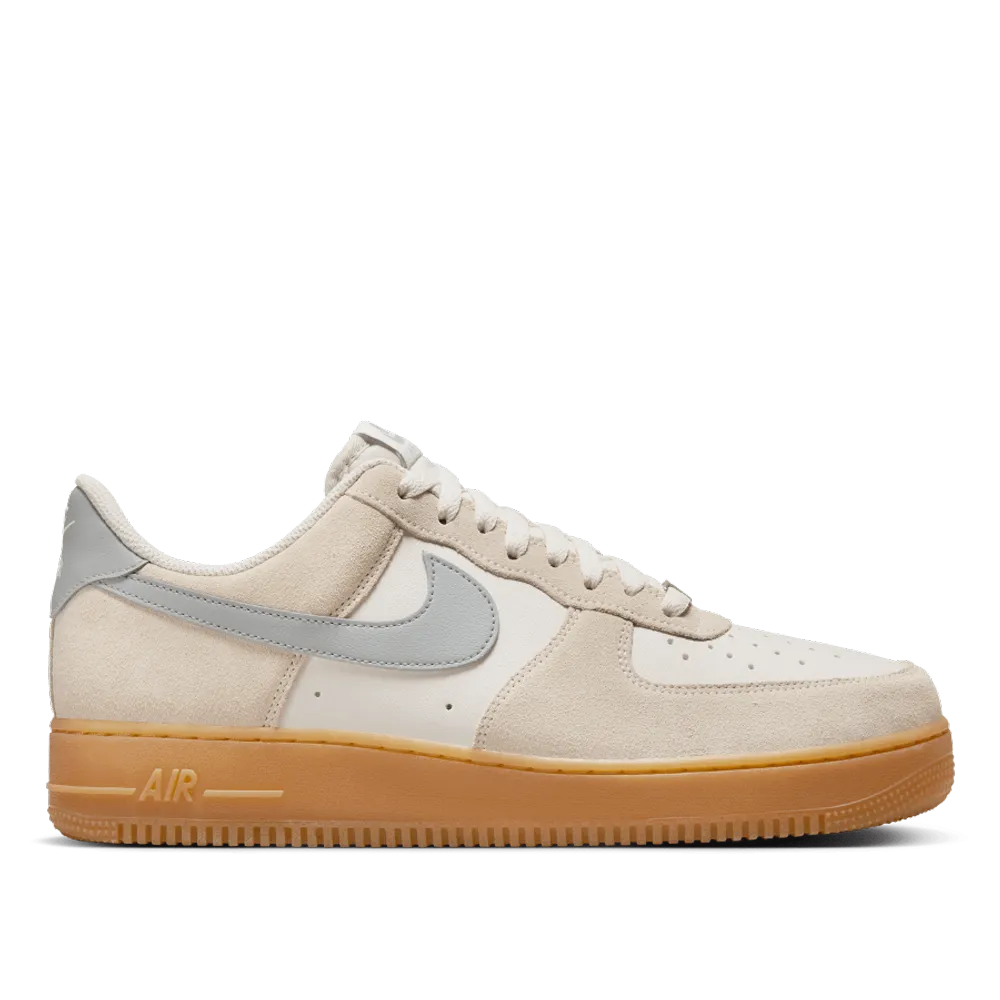 Fashion-Ready Nike Men's Air Force 1 '07 LV8 Shoes