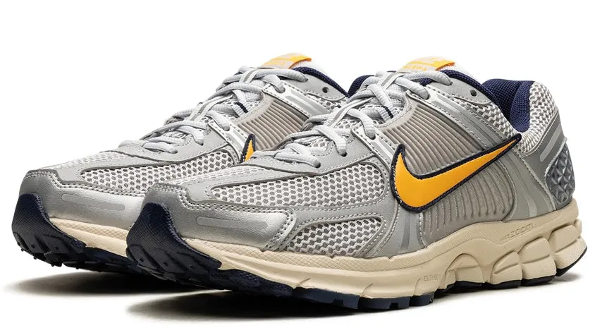 Flexible Steps Neutral Stance Nike Zoom Vomero 5 Pure Platinum Laser Orange (M)