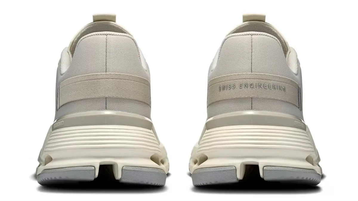 Reflective Detailing Day Comfort On Running Cloudnova Form 2 TT Sand Ivory (M)