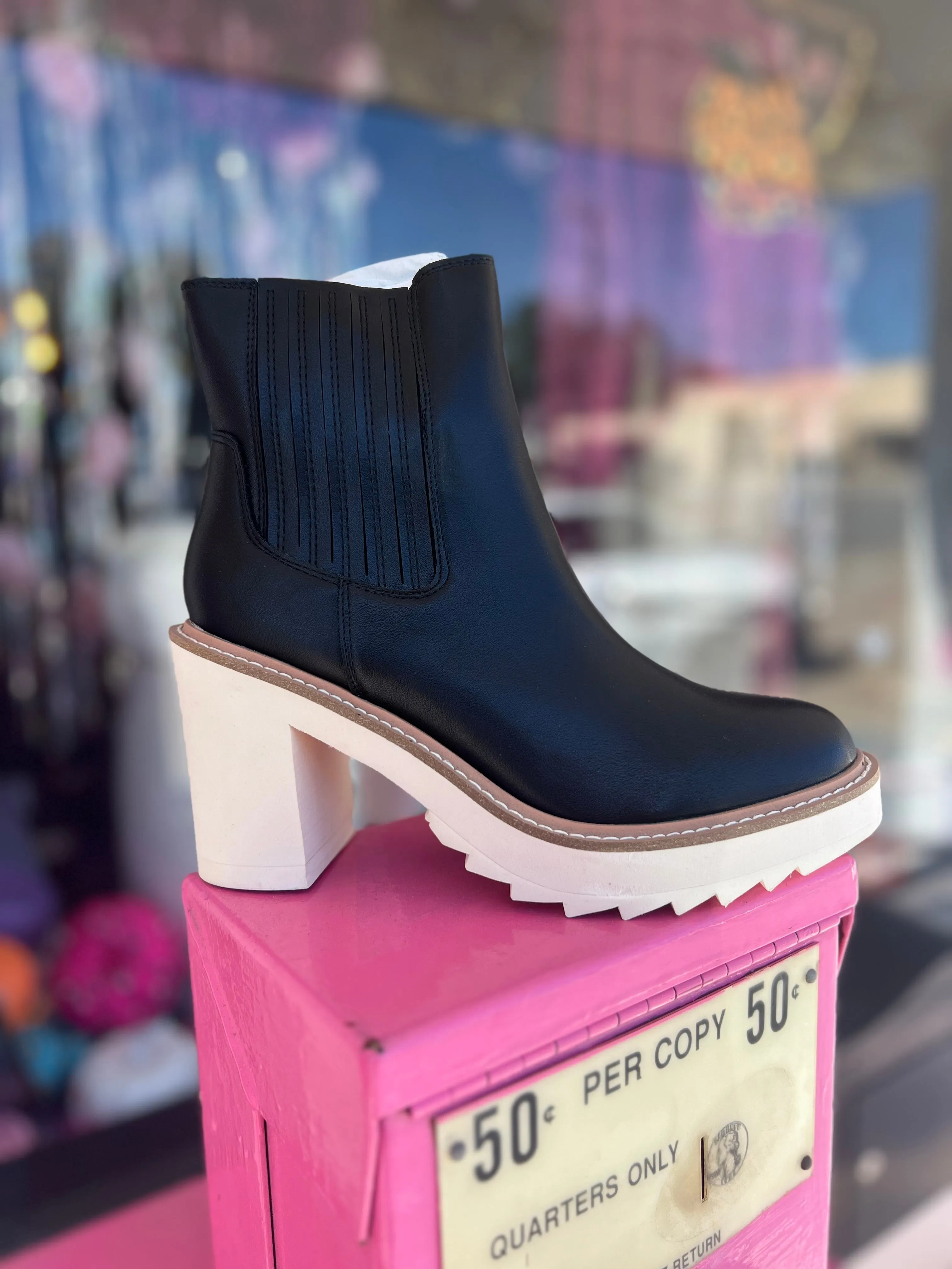 Jessica- Black two toned boots Sand-Shield