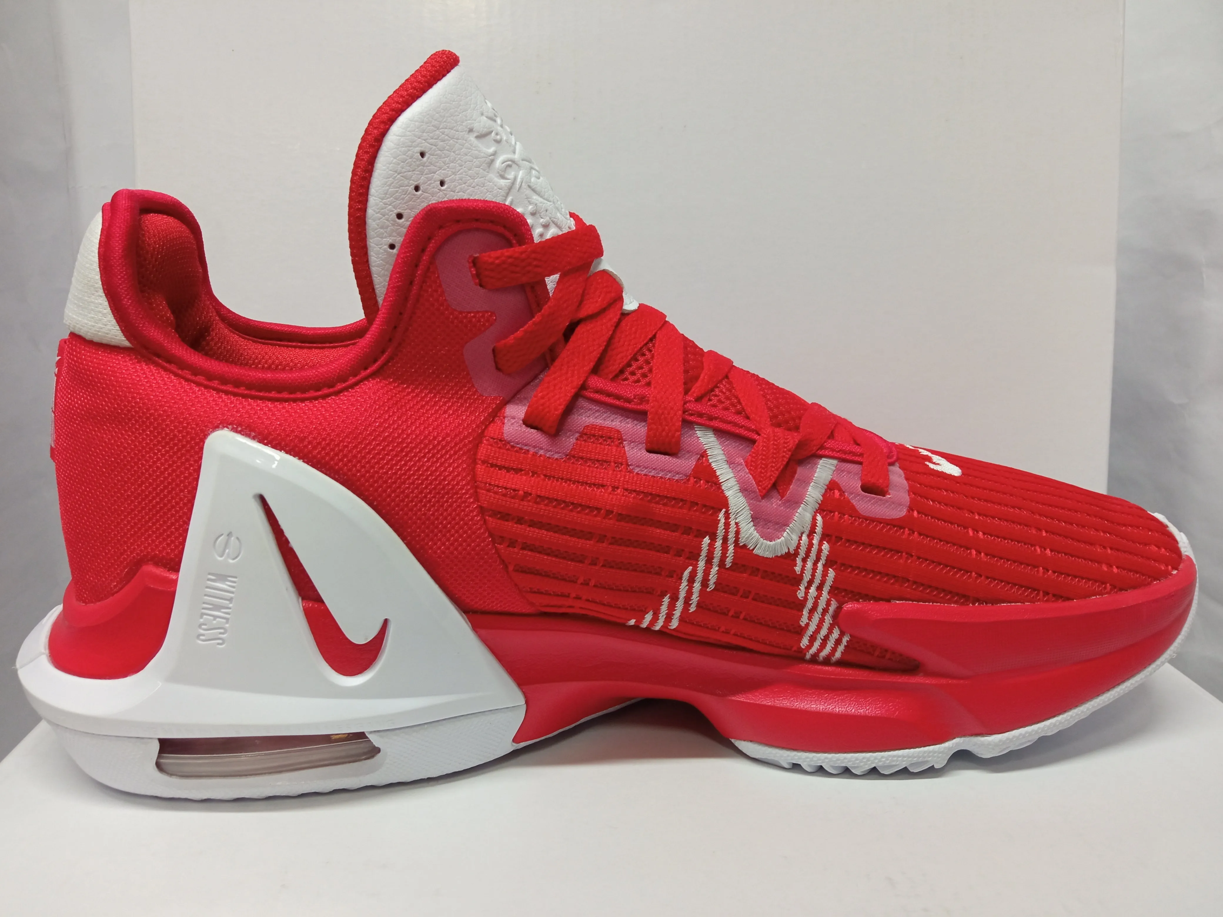 Nike Lebron Witness 6 TB 'University Red' Jump Precision Adaptive Fit Lacing