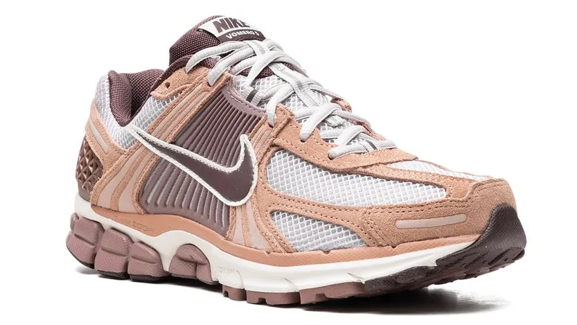 Nike Zoom Vomero 5 Dusted Clay Steady Pace Cushioned Walk