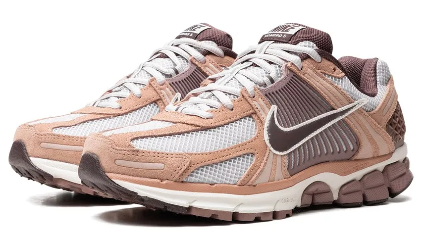 Nike Zoom Vomero 5 Dusted Clay Stretch Lace System