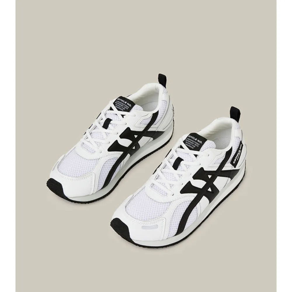 ARTICLE NO. DUNE LOW-TOP WHITE AND BLACK LOGO RUNNER-WHITE BLACK Street Comfort Classic Comfort