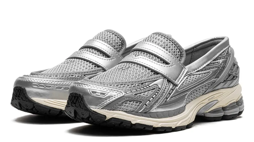 New Balance 1906L Metallic Silver ground grip