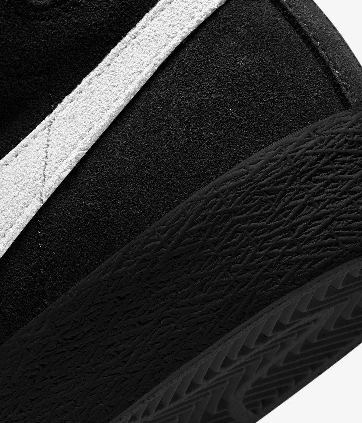 Nike SB Zoom Blazer Mid Sleek Look