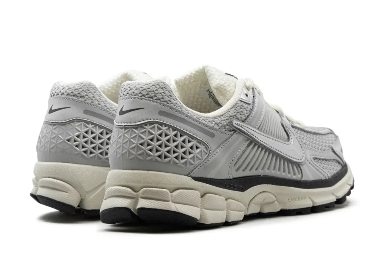 Slip Resistant Surface Nike Zoom Vomero 5 Chrome