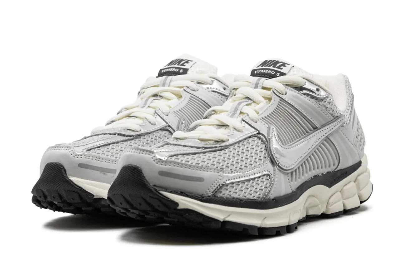 LaceUpDesign Nike Zoom Vomero 5 Chrome
