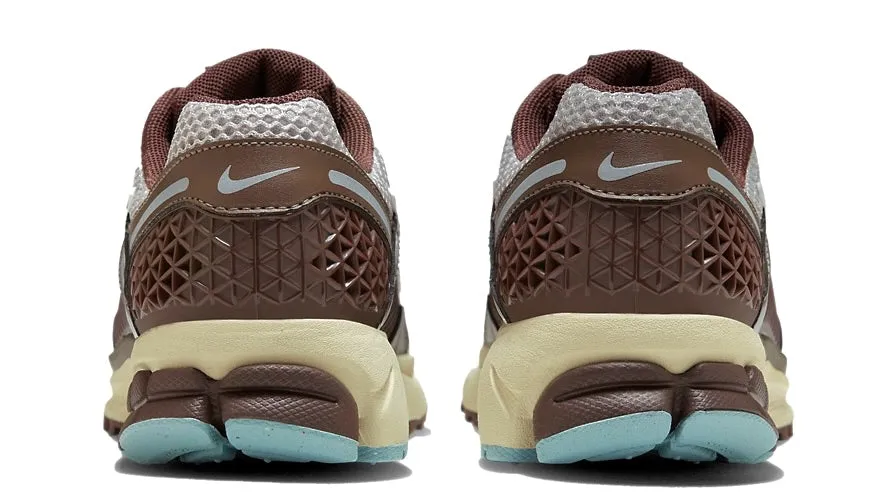 Nike Zoom Vomero 5 Earth Fossil (Women's) Walking Sessions Designer comfort