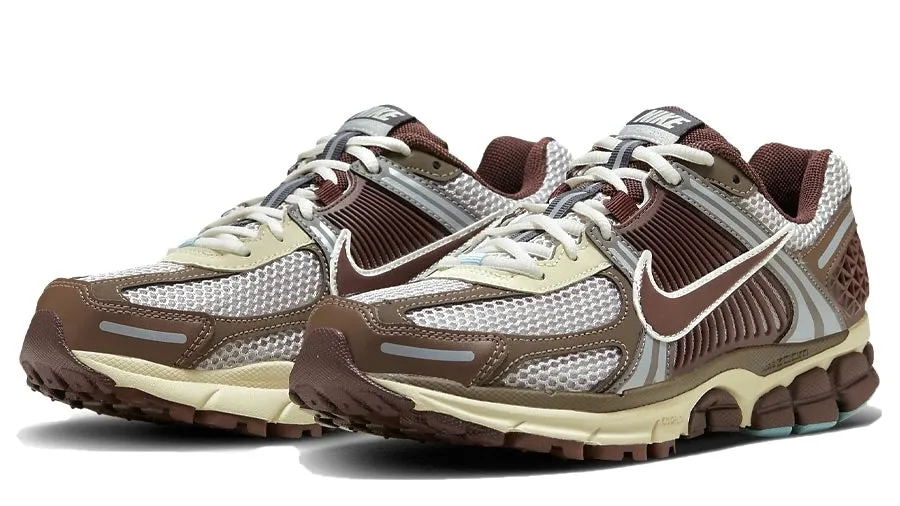 Pace Maker Slim Style Nike Zoom Vomero 5 Earth Fossil (Women's)
