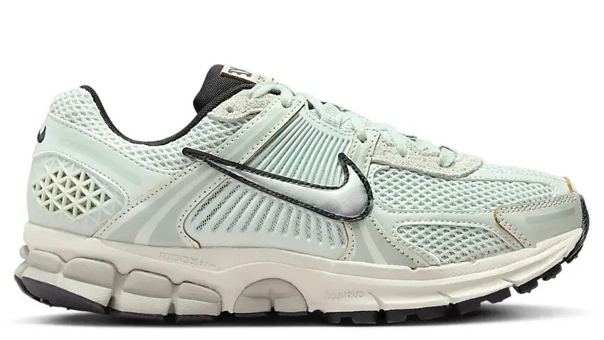 Nike Zoom Vomero 5 Light Silver Chrome (Women's) Style Routine On The Go