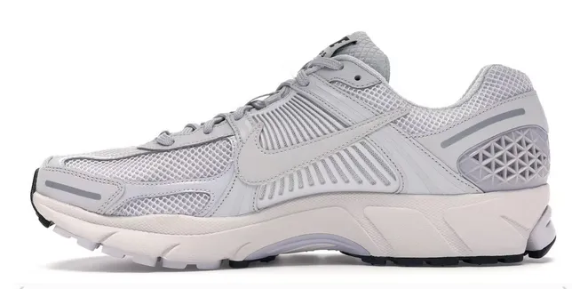 Smooth Internal Seams Nike Zoom Vomero 5 SP Vast Grey