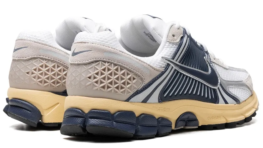 Rolling Motion Geometry Flexible Midsole Nike Zoom Vomero 5 Thunder Blue Cream (M)