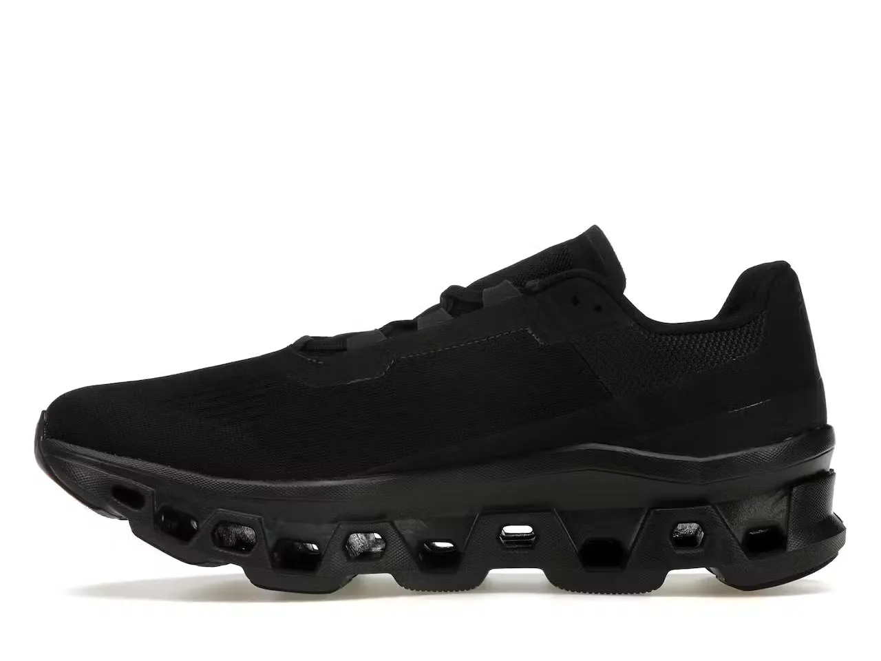 Smart Chic Lean Form On Running Cloudmonster All Black