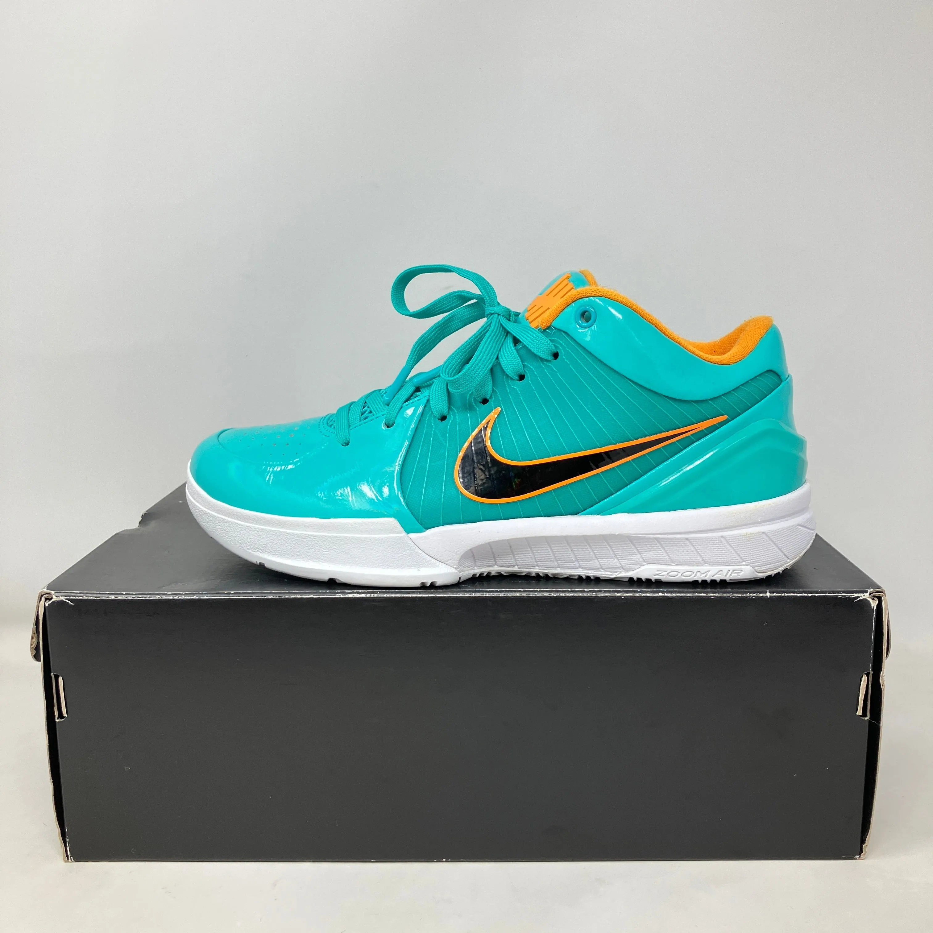 Nike Kobe 4 Protro Undefeated San Antonio Spurs Precision Cut Motion
