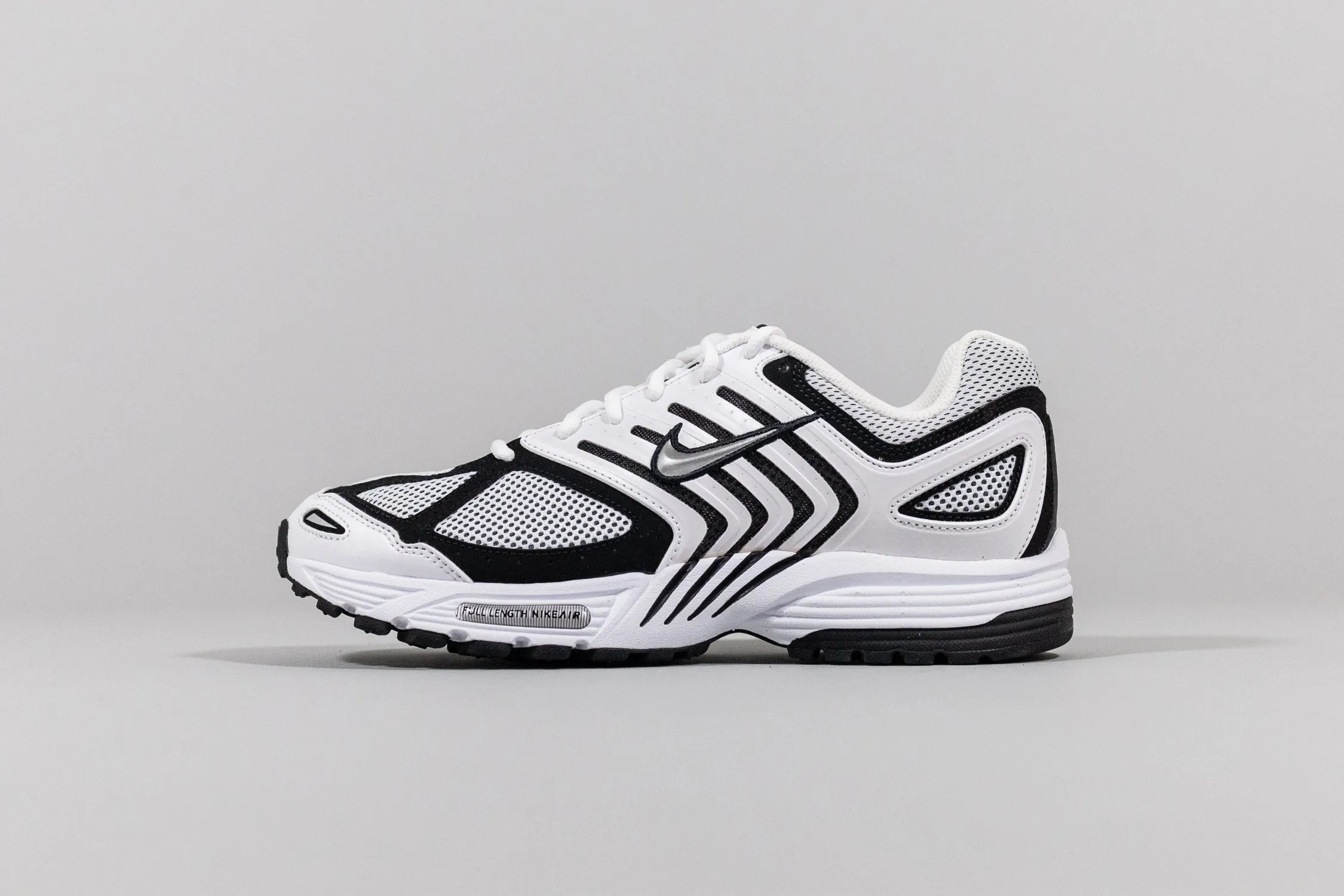 Street Flow Pro Nike Air Peg 2K5 Blanco y negro