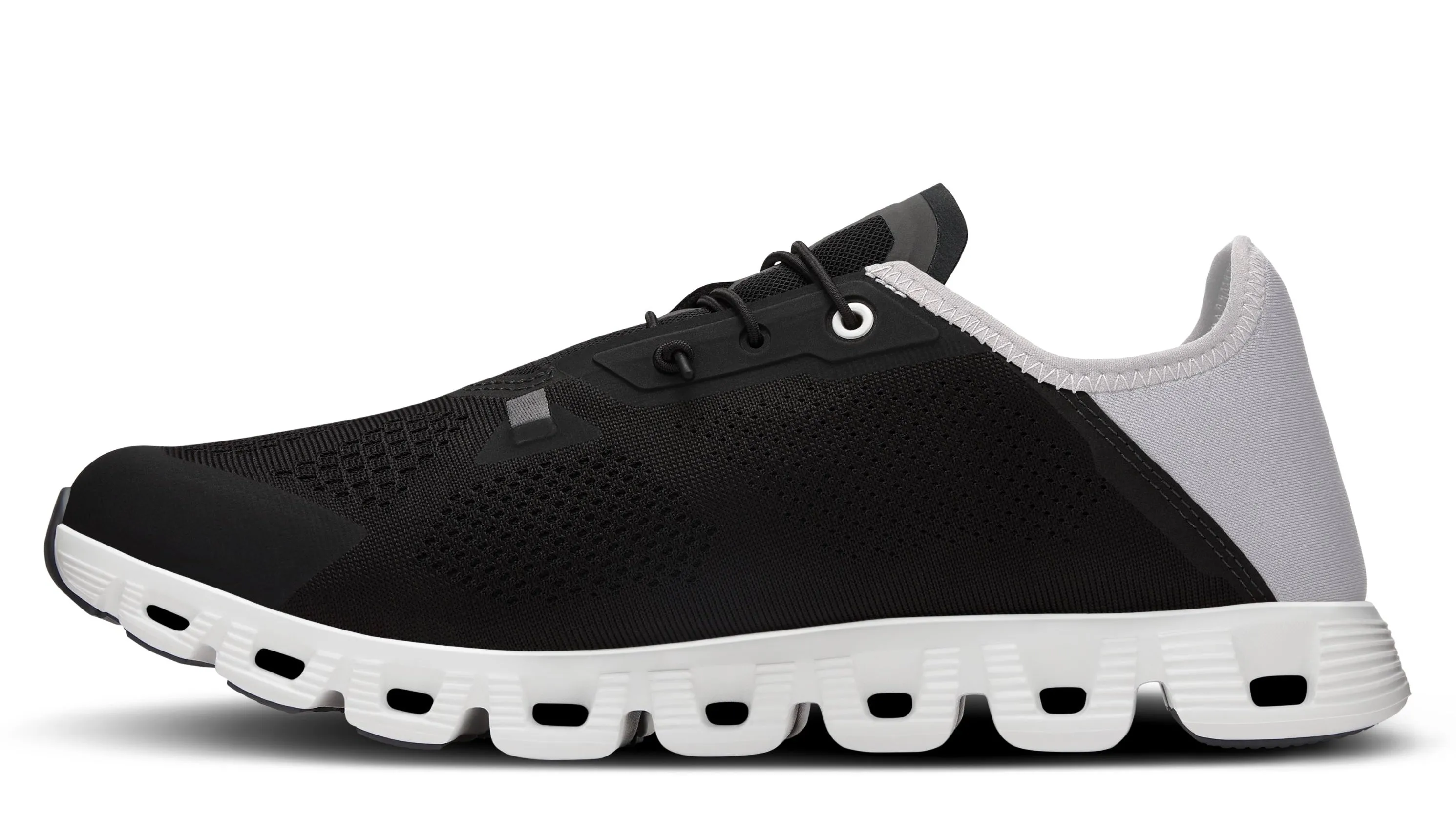 On Running Cloud 5 Coast Black Shadow (M) Textile Upper Seamless Upper Construction