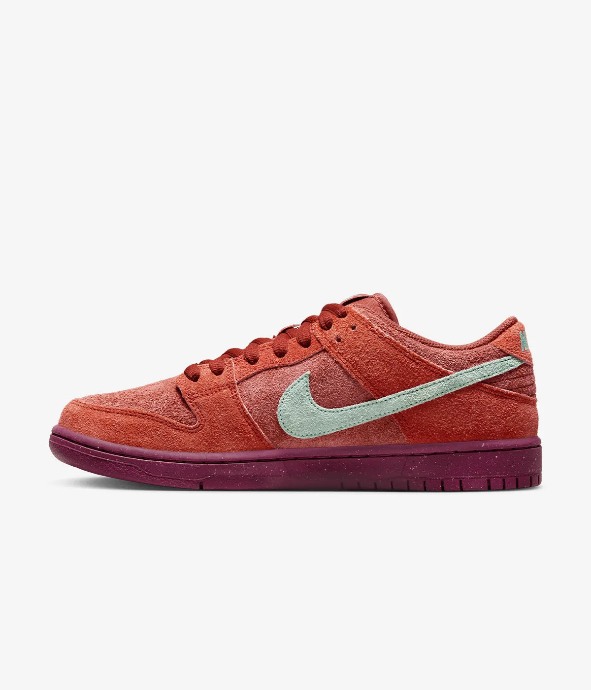Stylish grip Nike SB Dunk Low Pro Premium Rosewood