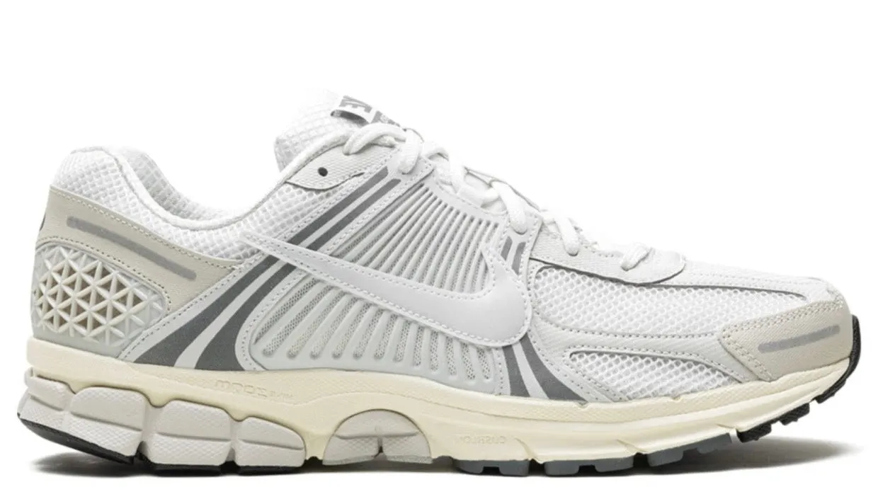 Elastic Gusseted Tongue Nike Zoom Vomero 5 Platinum Tint