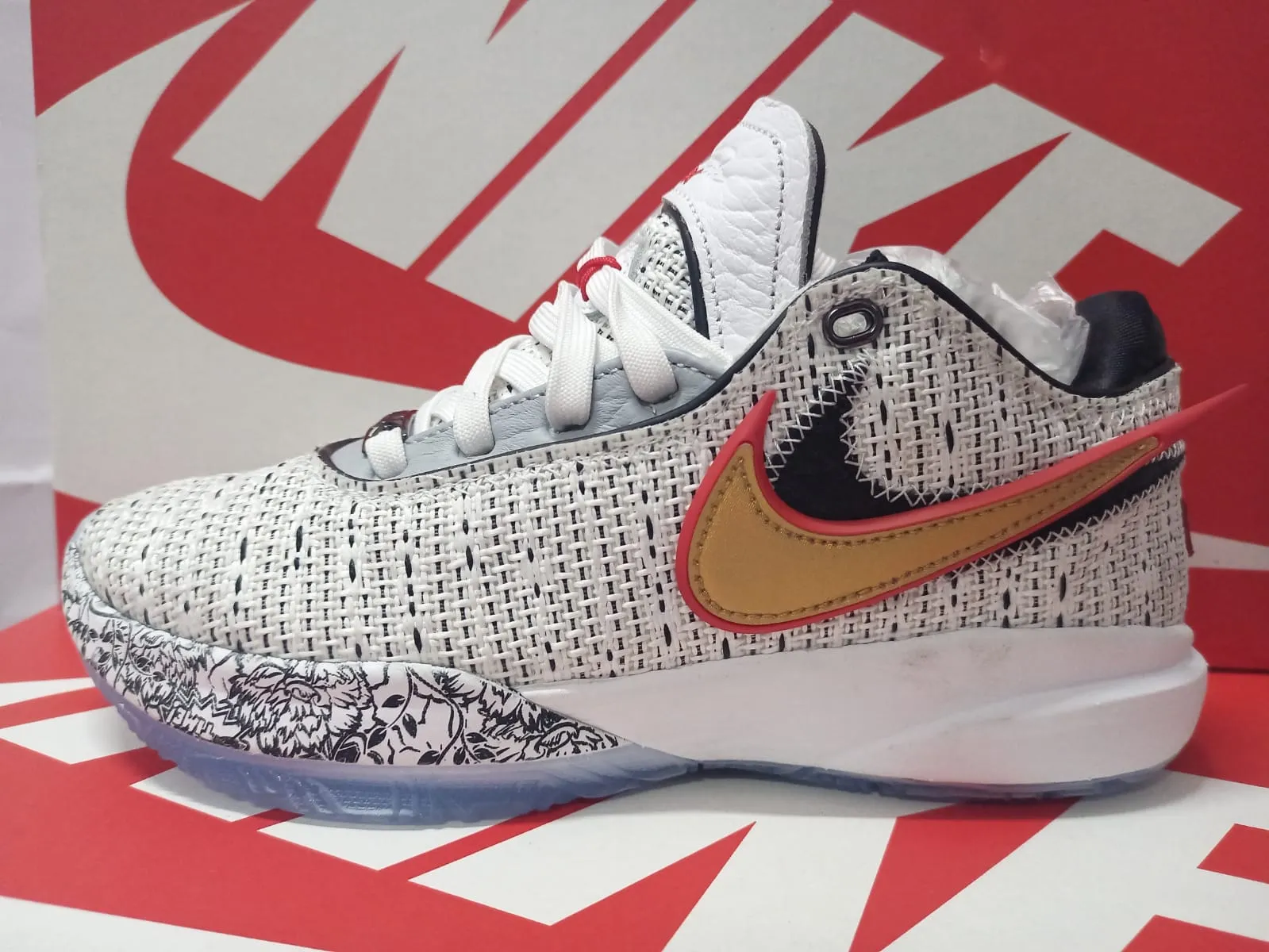Nike LeBron 20 'The Debut' Comfortable Upper