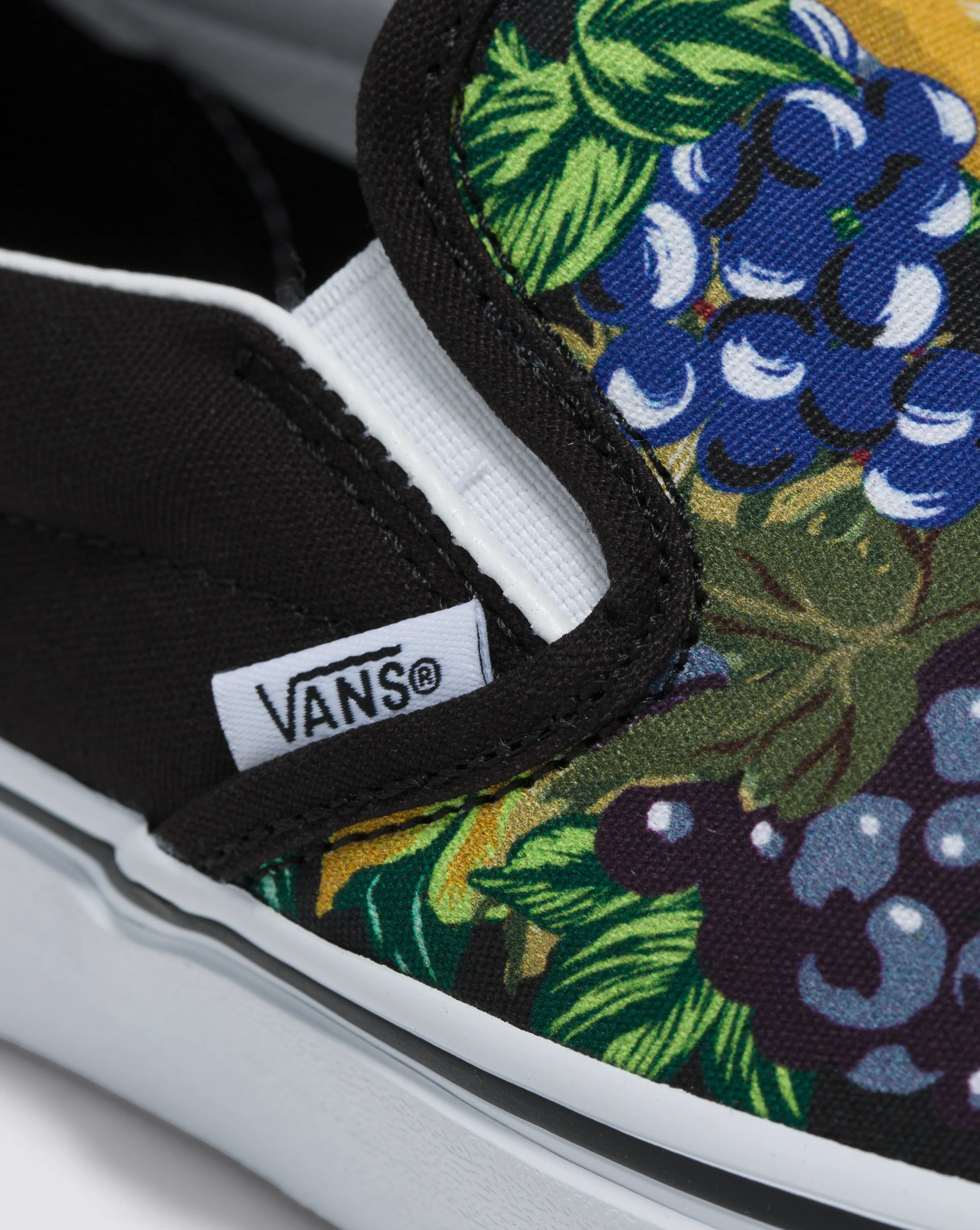 Slip Walk Shoes Vans Classic Slip-On Fruit Skull Black/White